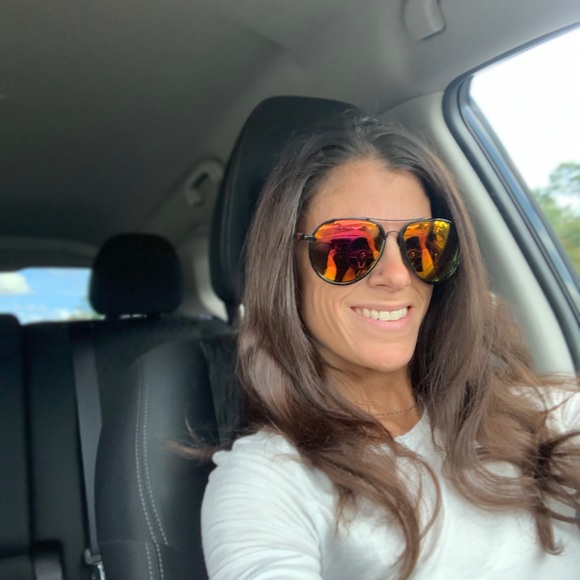 Meet your Posher, Lauren... - Picture 2 of 8